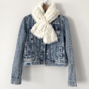 Fossil Elegant and Cute White Faux Fur Scarf Boho Preppy Casual NWOT